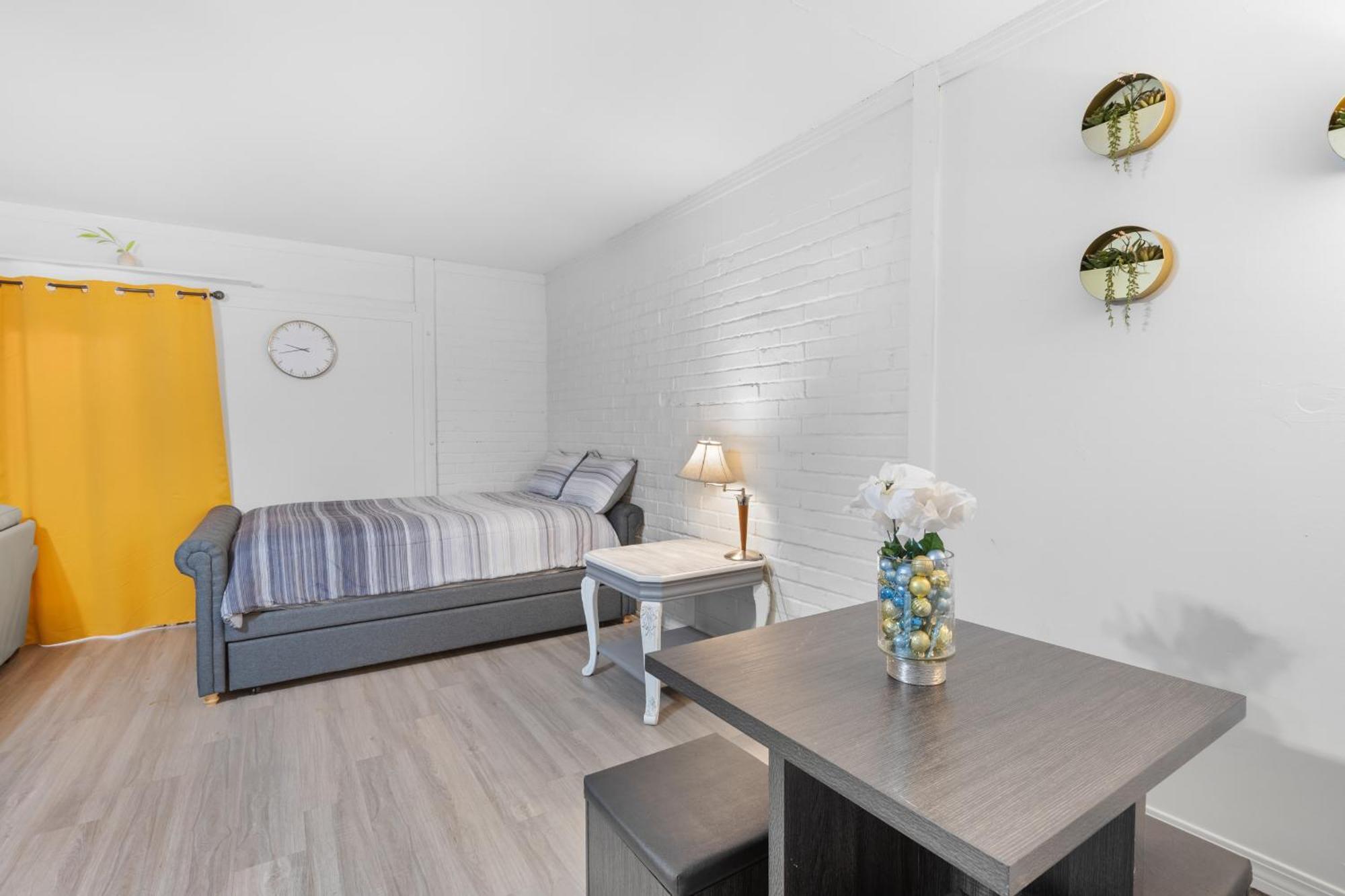 Pet Friendly Large Studio With Free Wi-Fi In Great Location! Ориндж-Парк Экстерьер фото